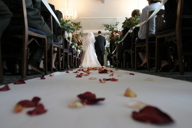 挙式 披露宴 結婚式の違いとは それぞれの意味と内容を解説します 結婚式の前にブライダルフェアサーチ